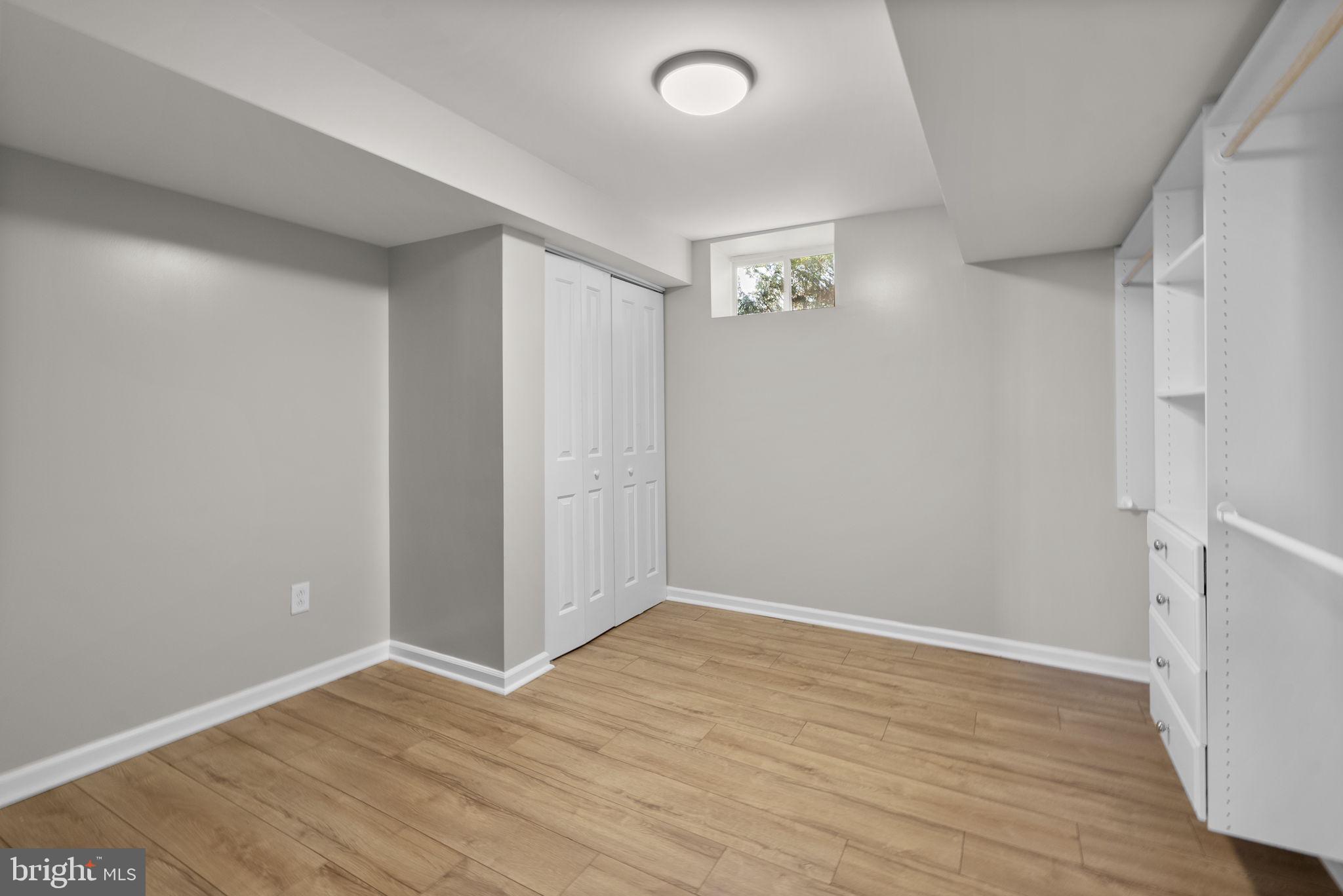 PARADISE MANOR - Residential