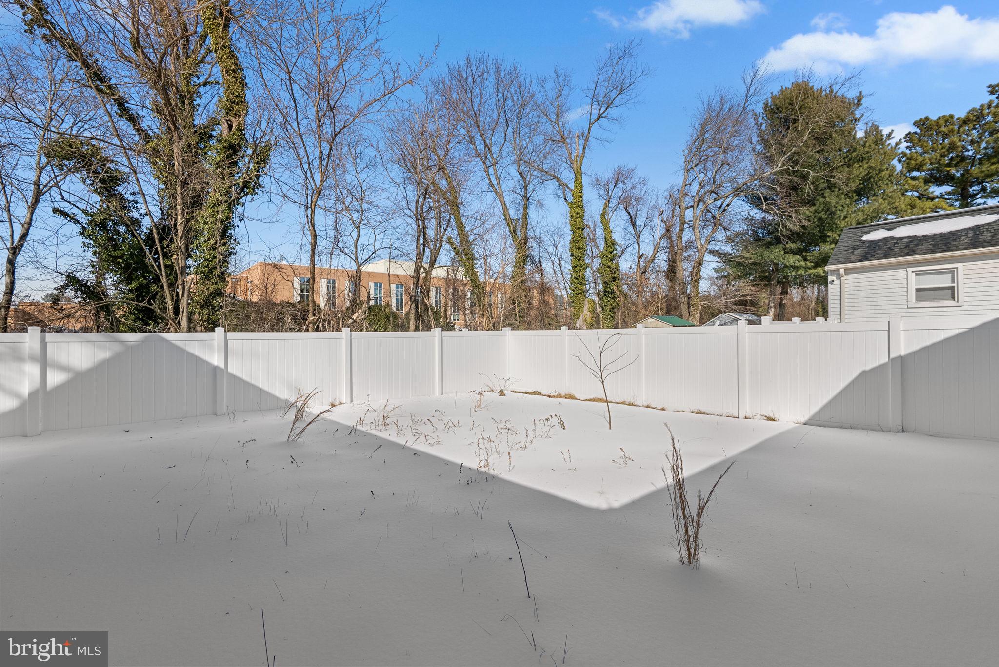 PARADISE MANOR - Residential