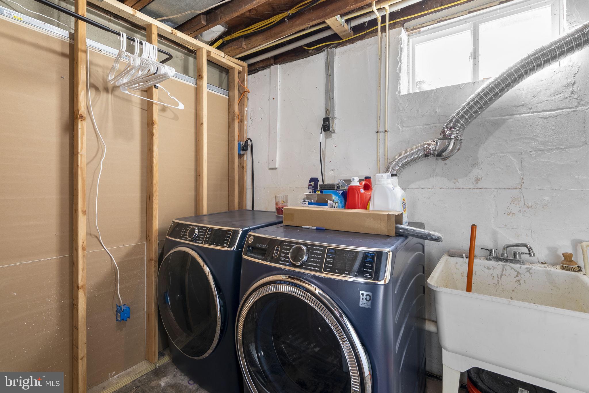 PARADISE MANOR - Residential