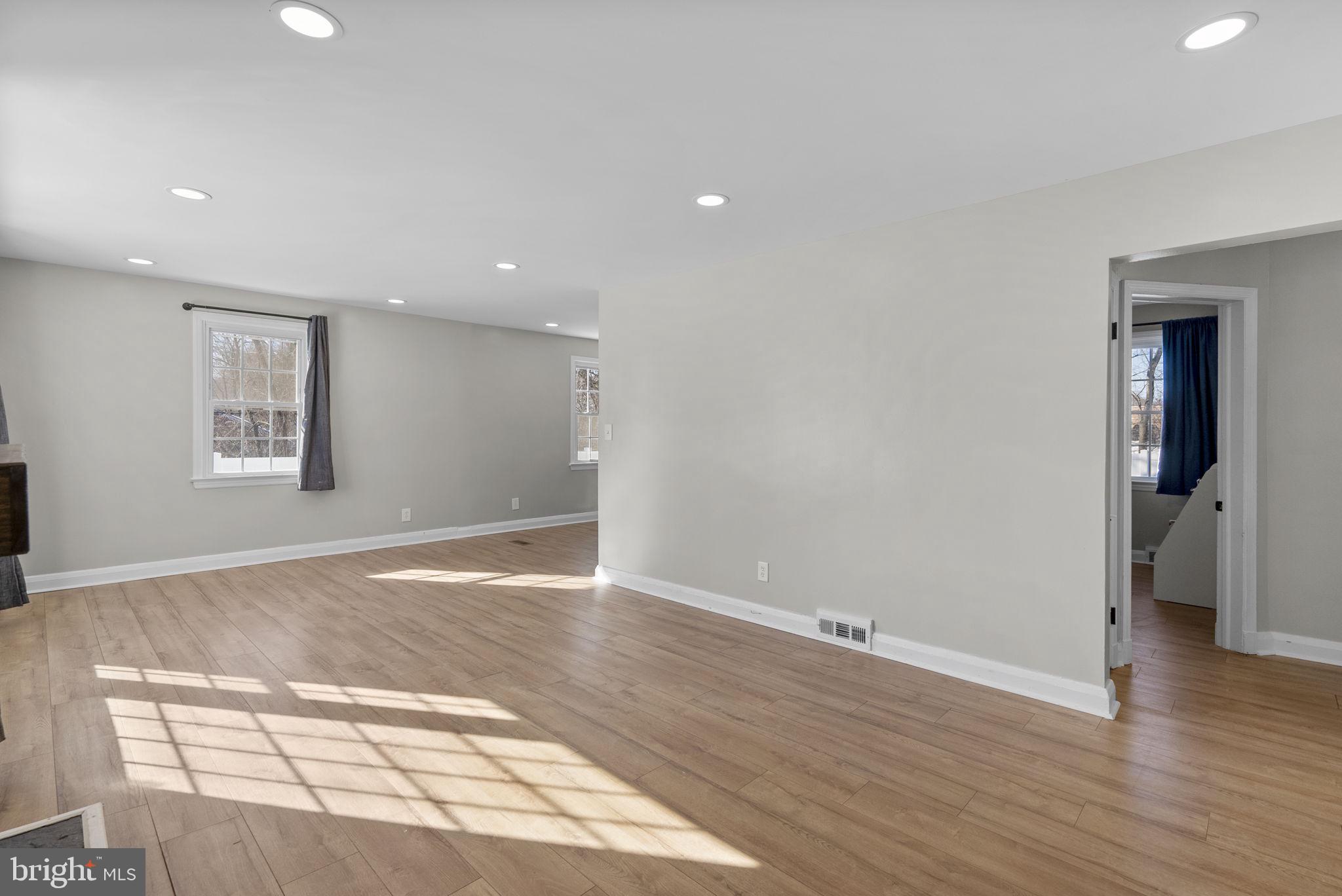 PARADISE MANOR - Residential