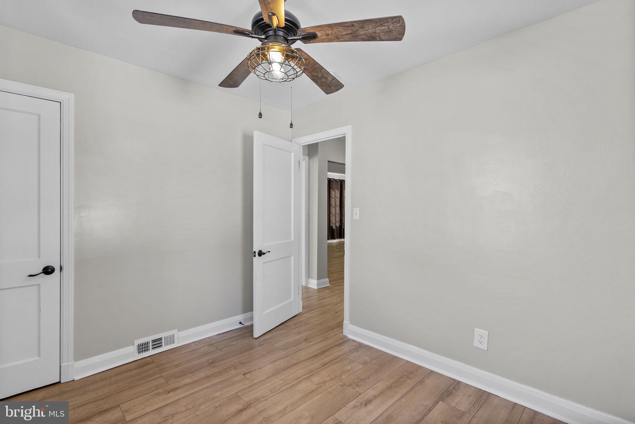 PARADISE MANOR - Residential