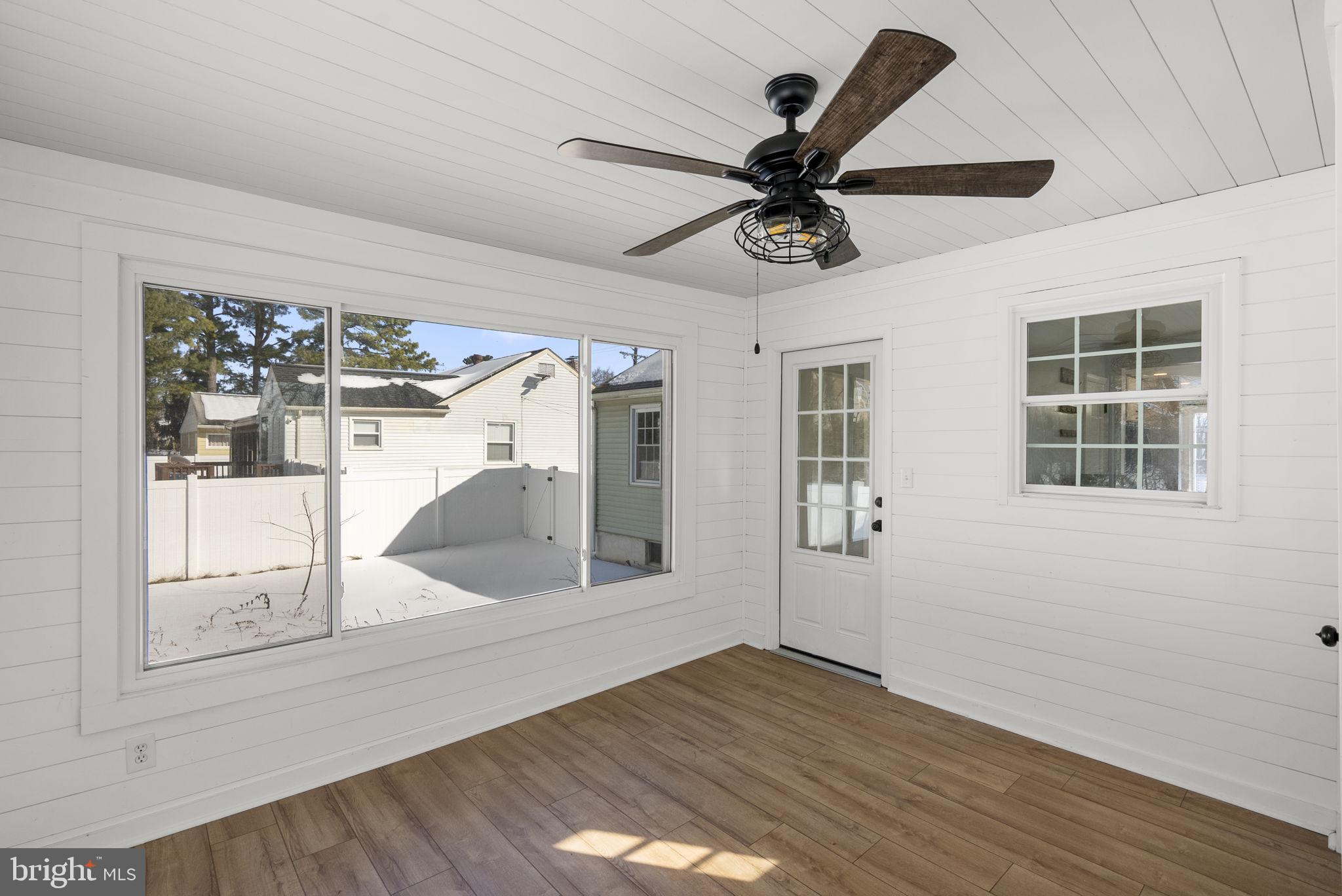 PARADISE MANOR - Residential