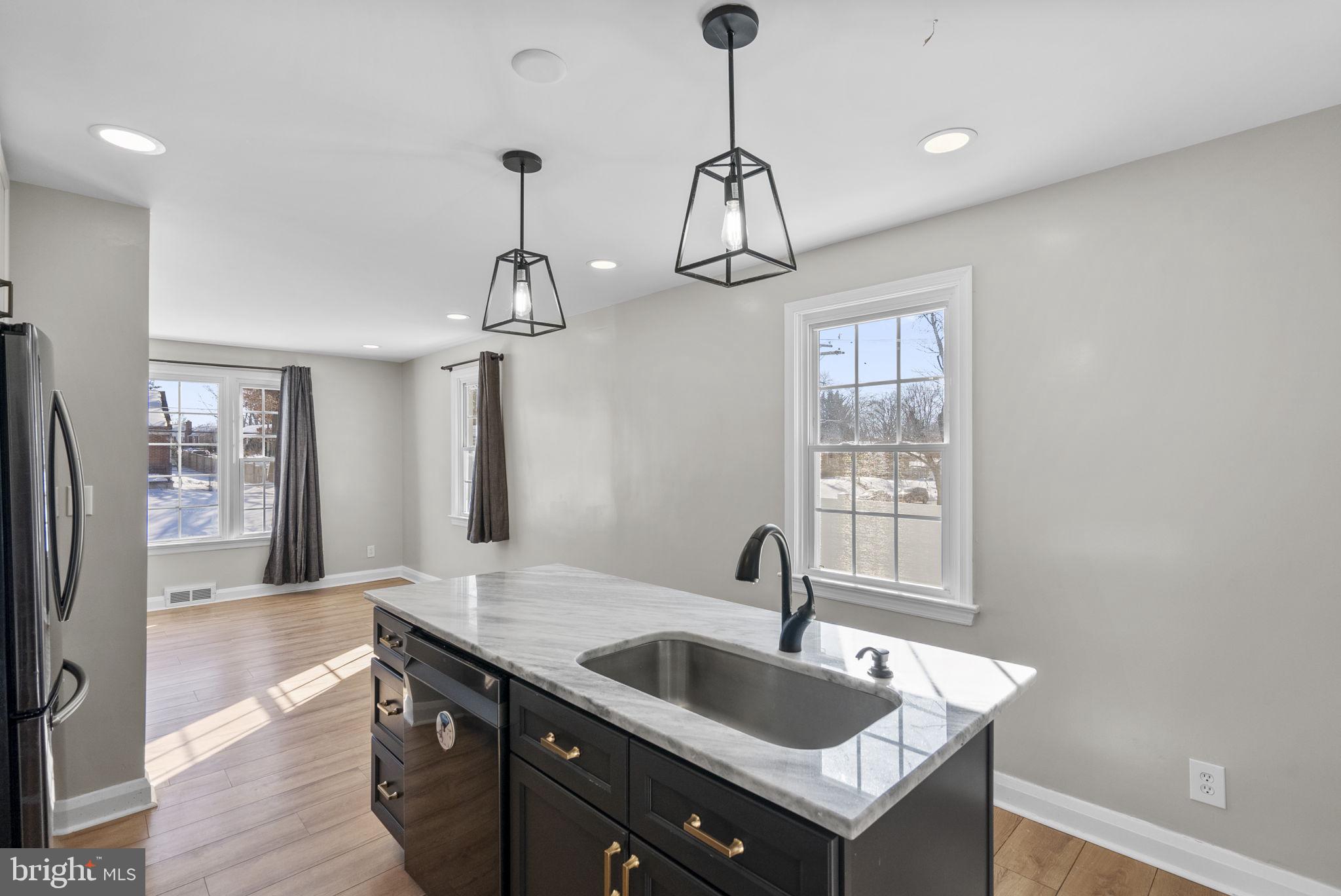 PARADISE MANOR - Residential