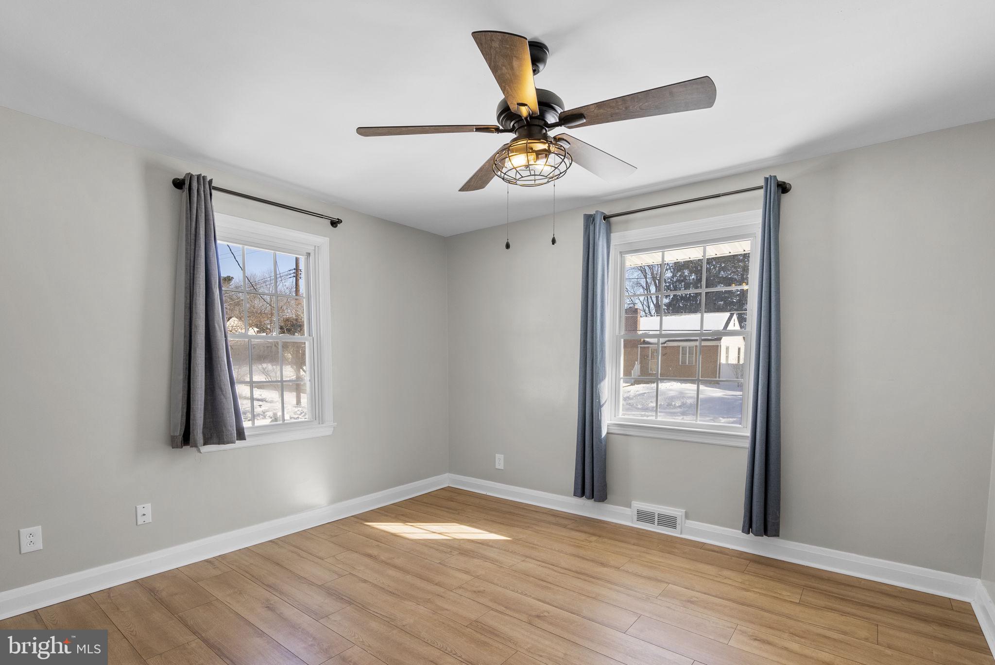 PARADISE MANOR - Residential