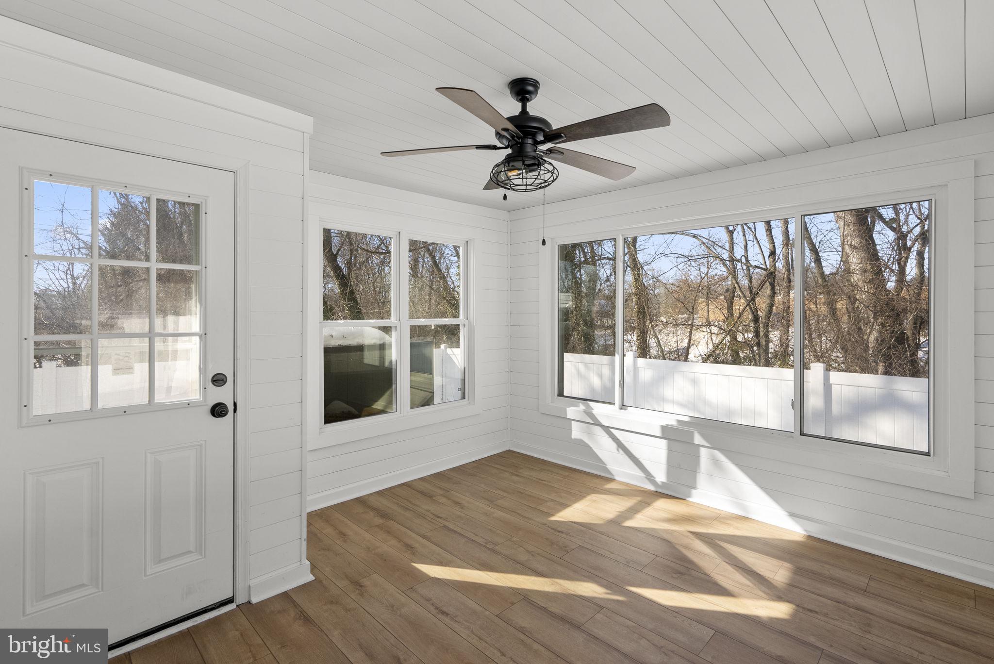 PARADISE MANOR - Residential