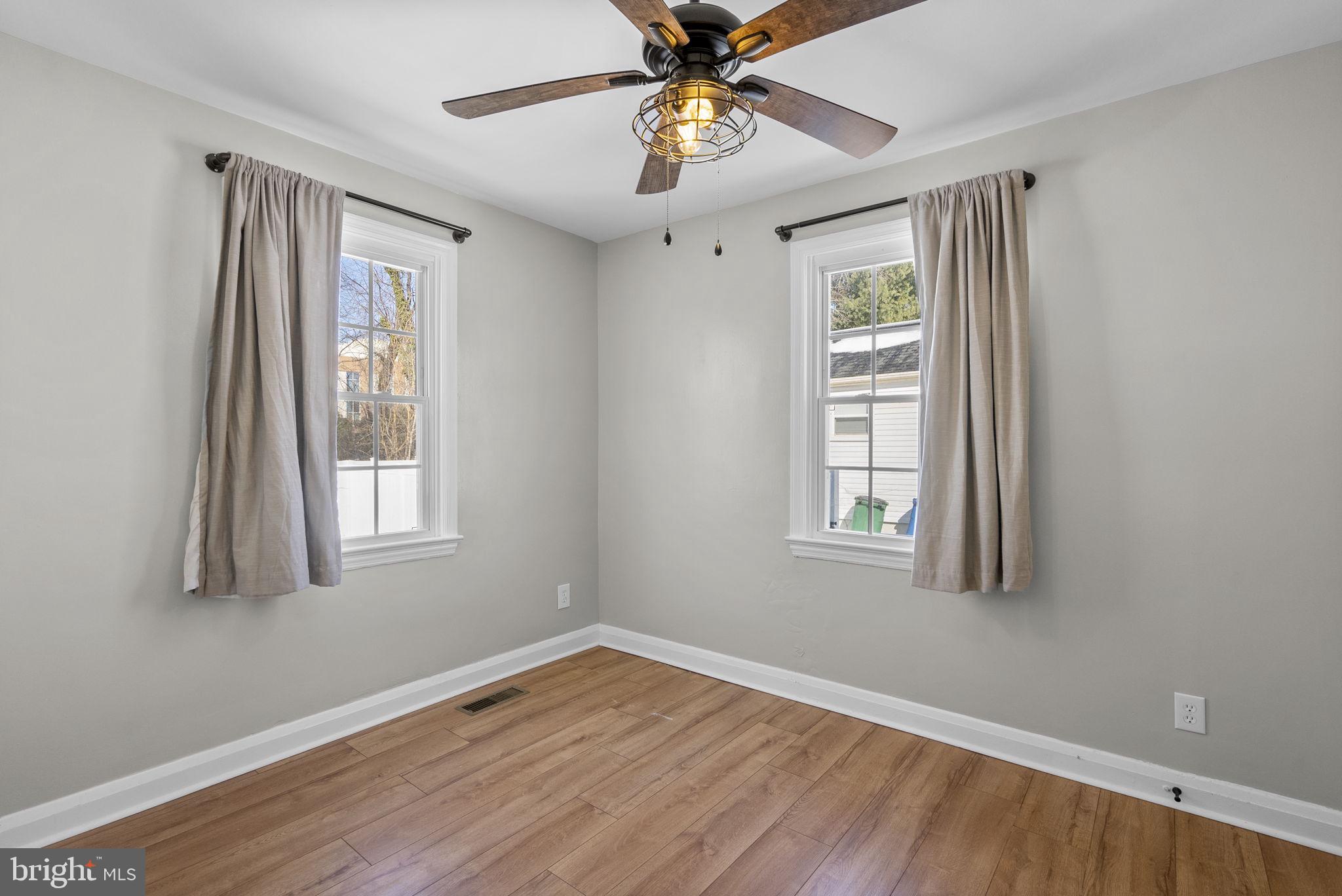 PARADISE MANOR - Residential