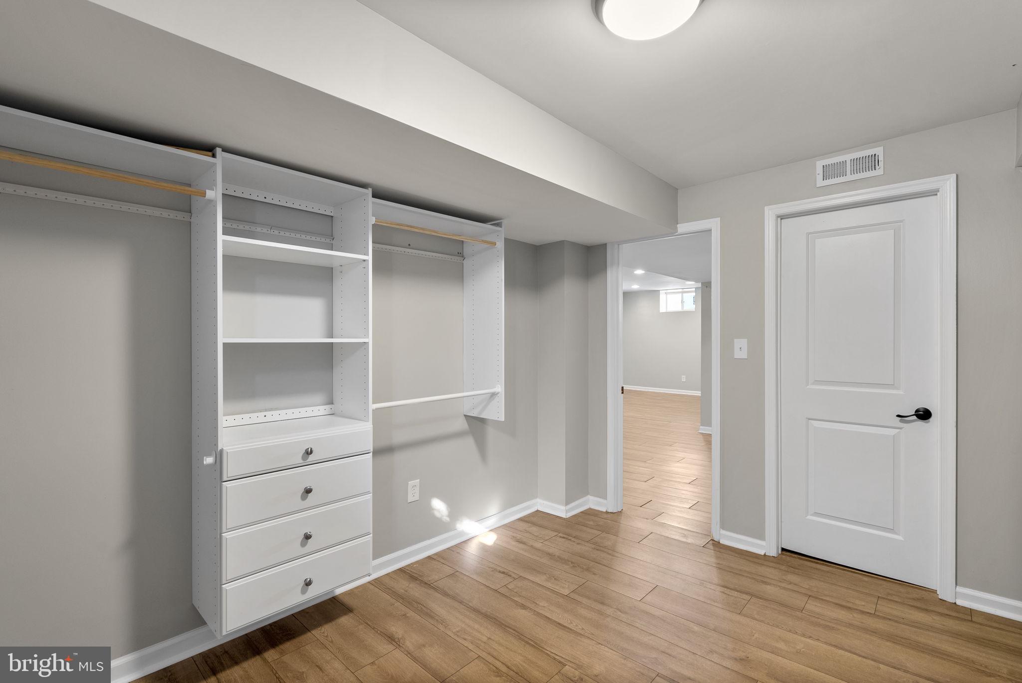 PARADISE MANOR - Residential