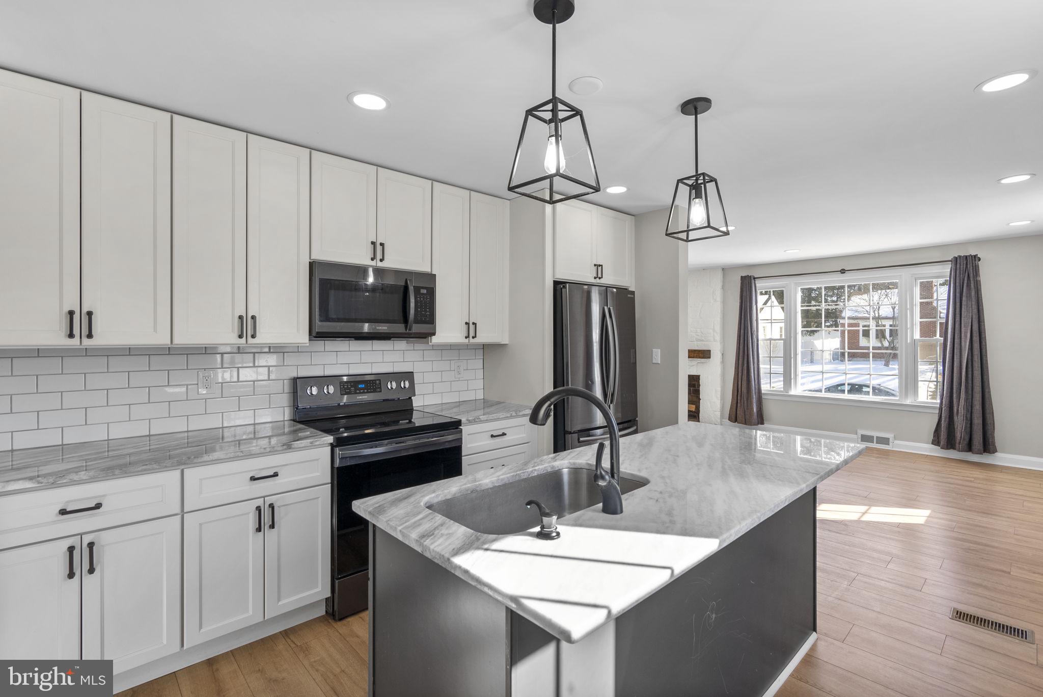 PARADISE MANOR - Residential