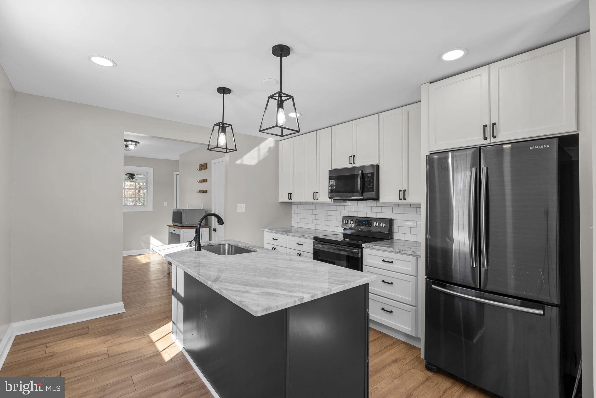 PARADISE MANOR - Residential