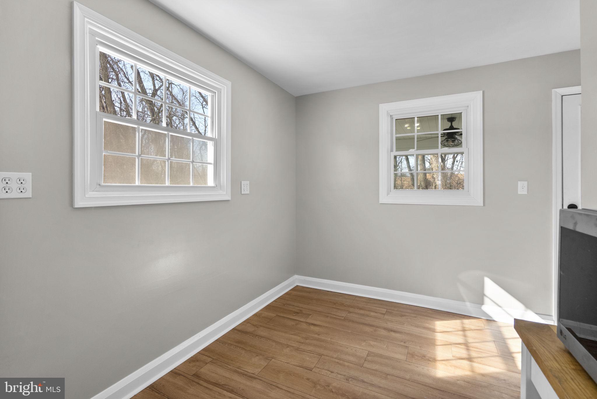 PARADISE MANOR - Residential