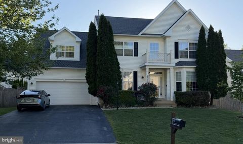 Photo of 4774 Hawfinch Court, WOODBRIDGE, VA 22193 (MLS # VAPW2120940)