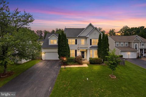 Photo of 4774 Hawfinch Court, WOODBRIDGE, VA 22193 (MLS # VAPW2120940)