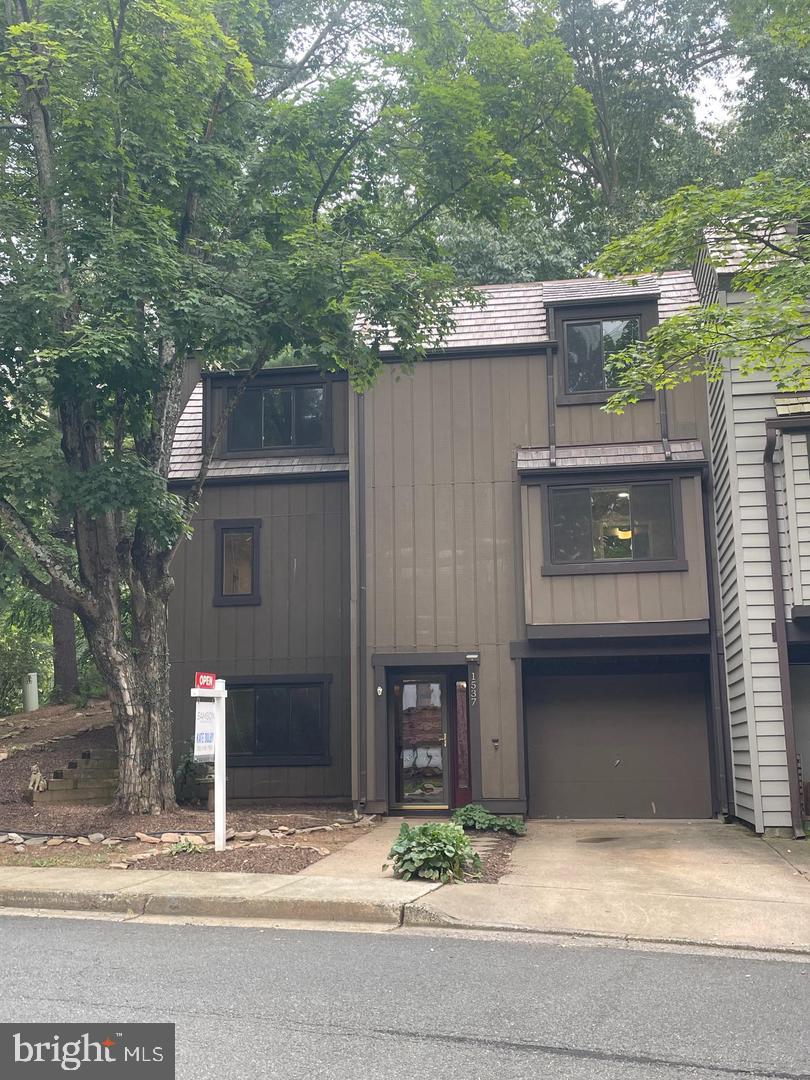1537 PARK GLEN COURT