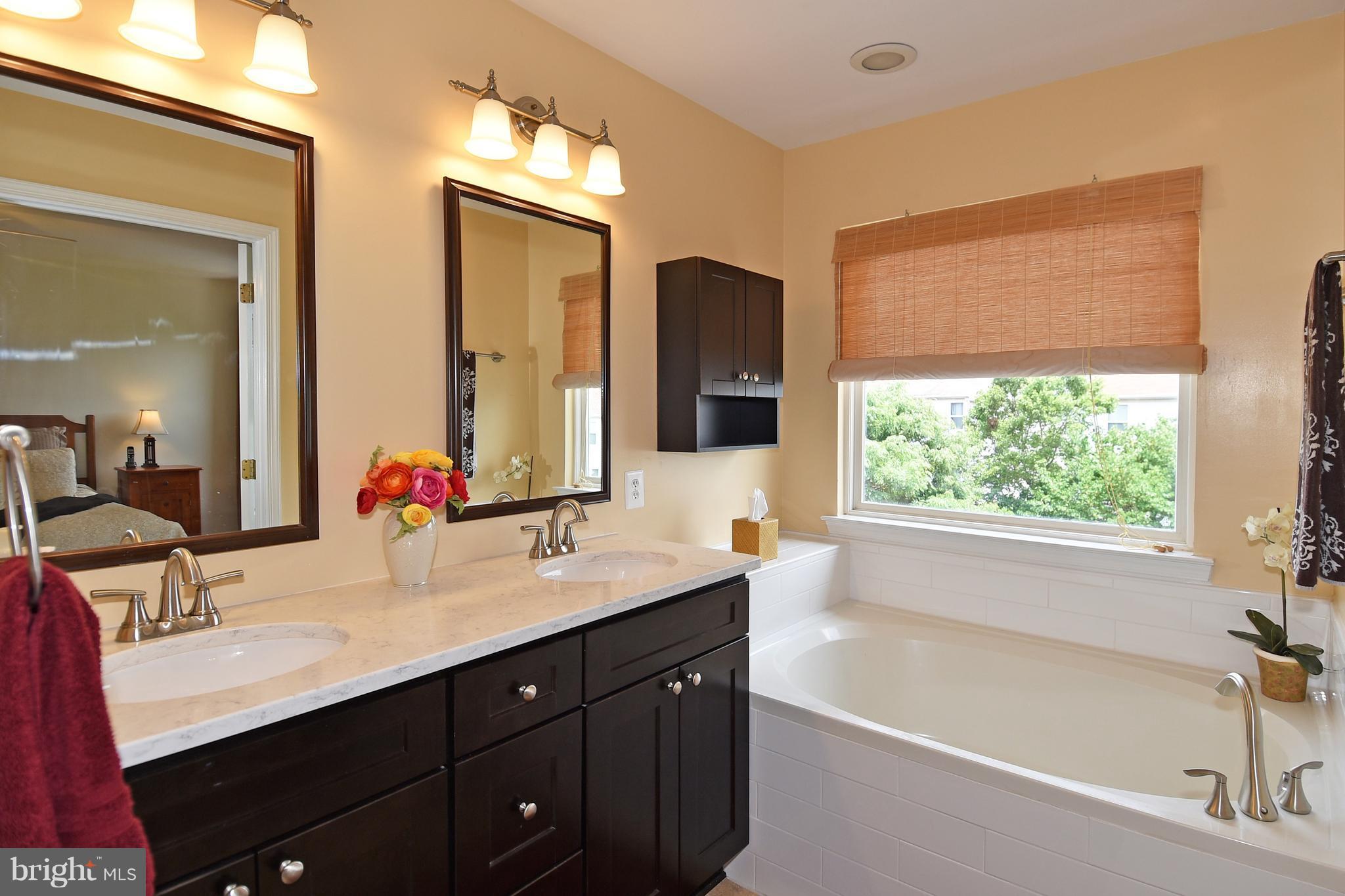 ISLAND CREEK - Residential