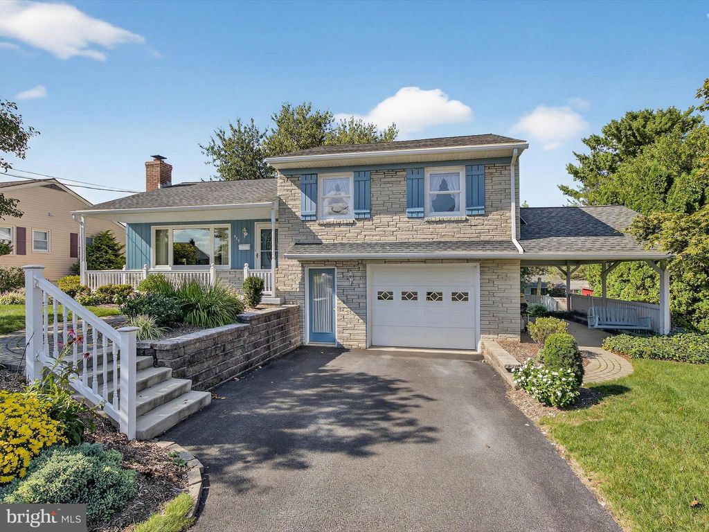Photo of 579 W Broad Street, NEW HOLLAND, PA 17557 (MLS # PALA2077222)