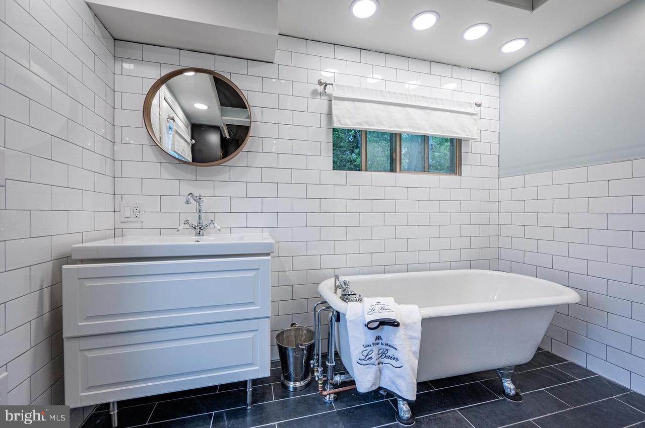 MOUNT WASHINGTON - Residential