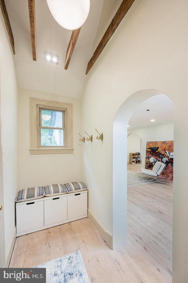 MOUNT WASHINGTON - Residential