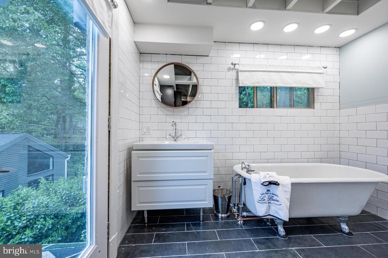 MOUNT WASHINGTON - Residential