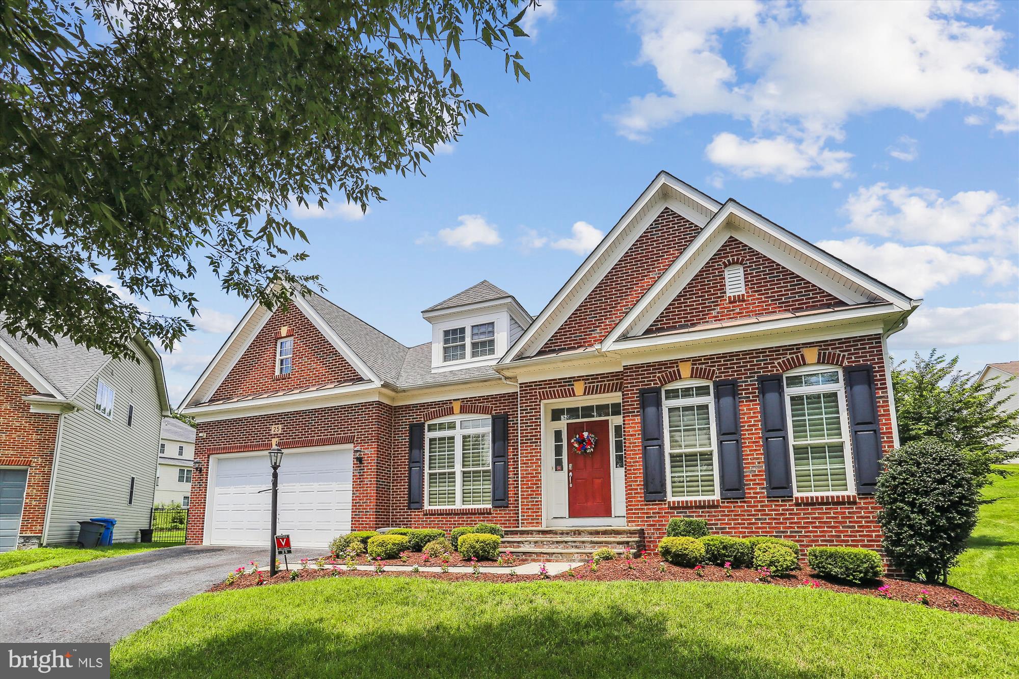 25 MOONLIGHT TRAIL COURT