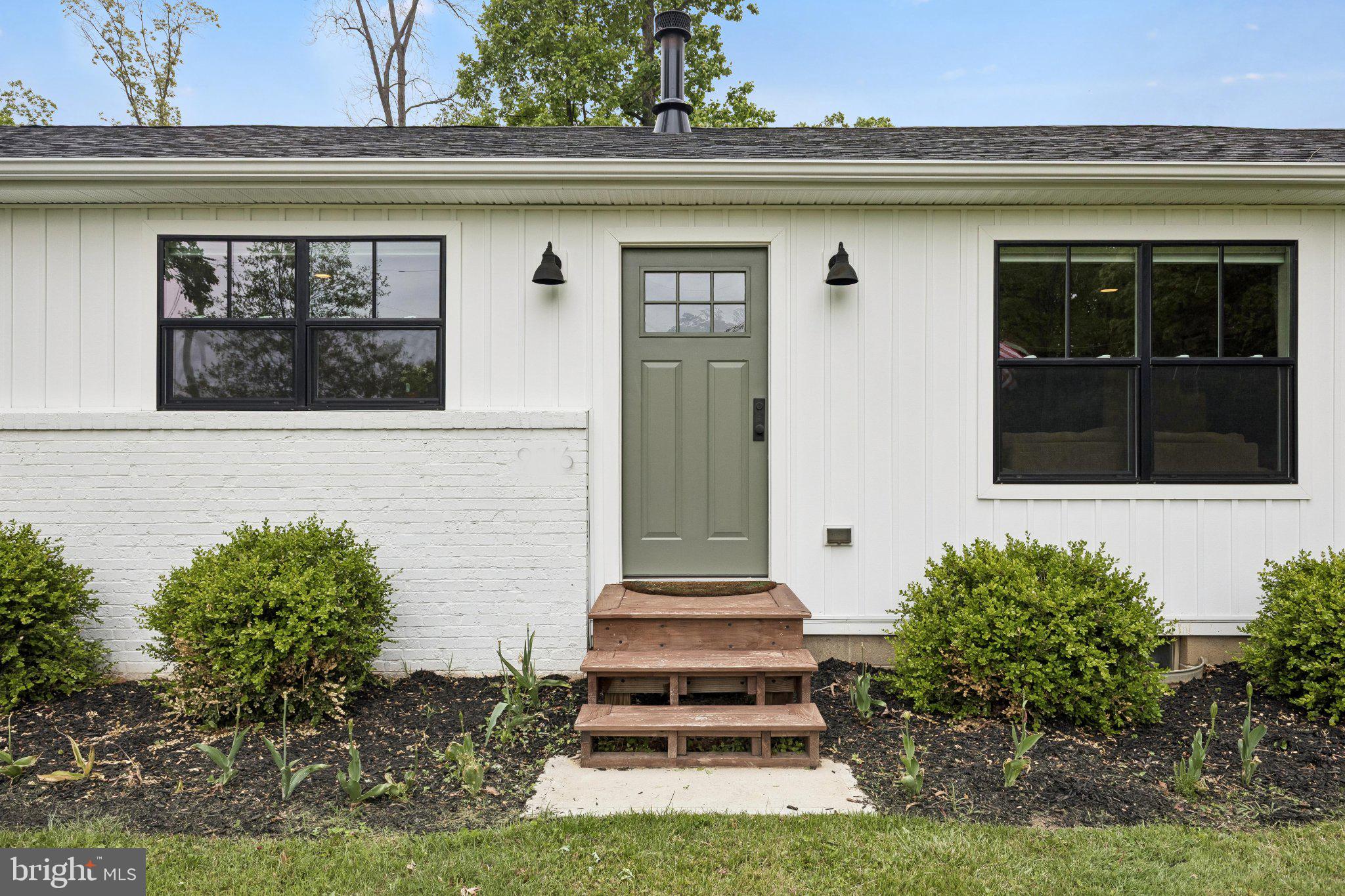 9816 FAIRLEE ROAD