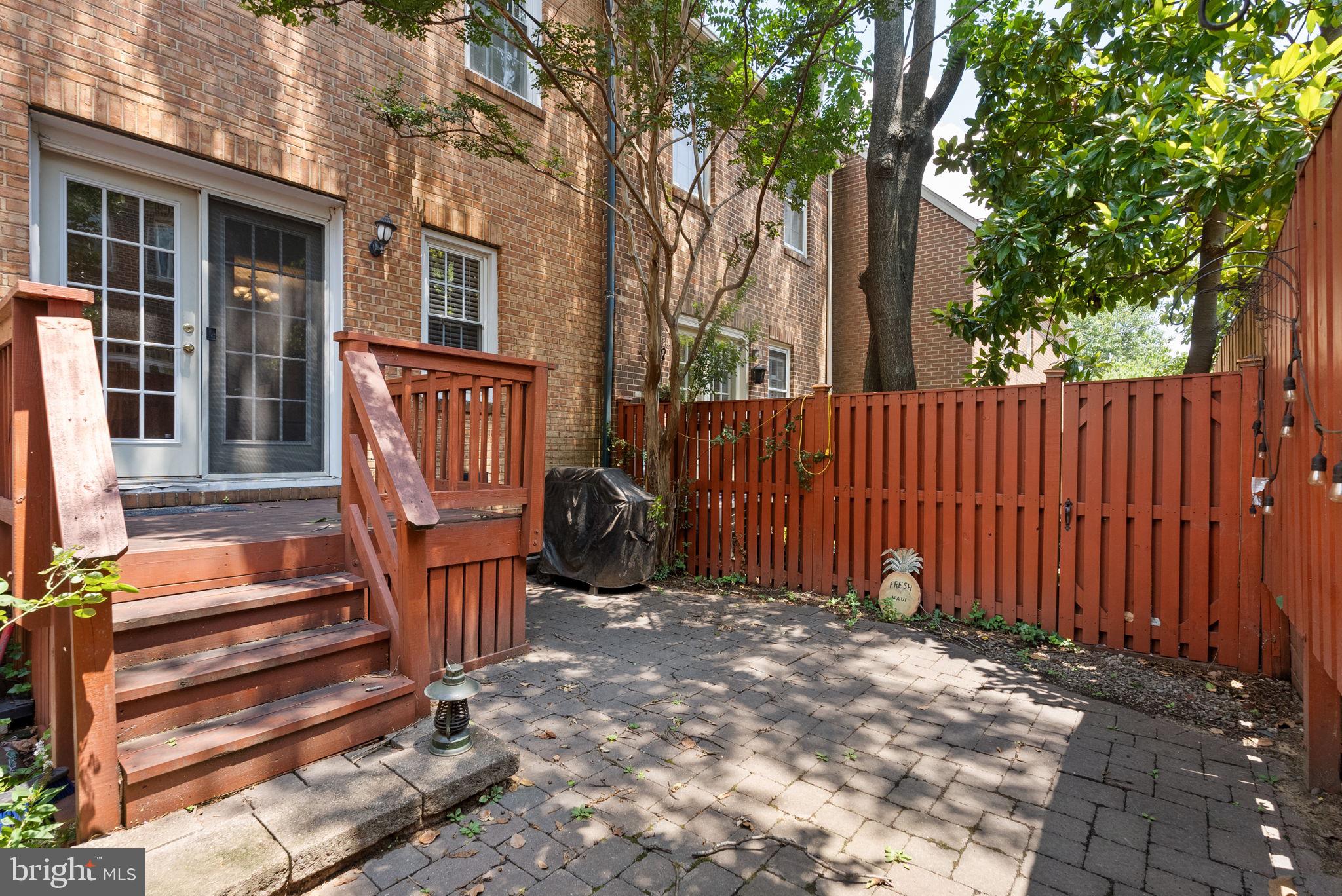 OLD TOWN ALEXANDRIA - Residential Lease