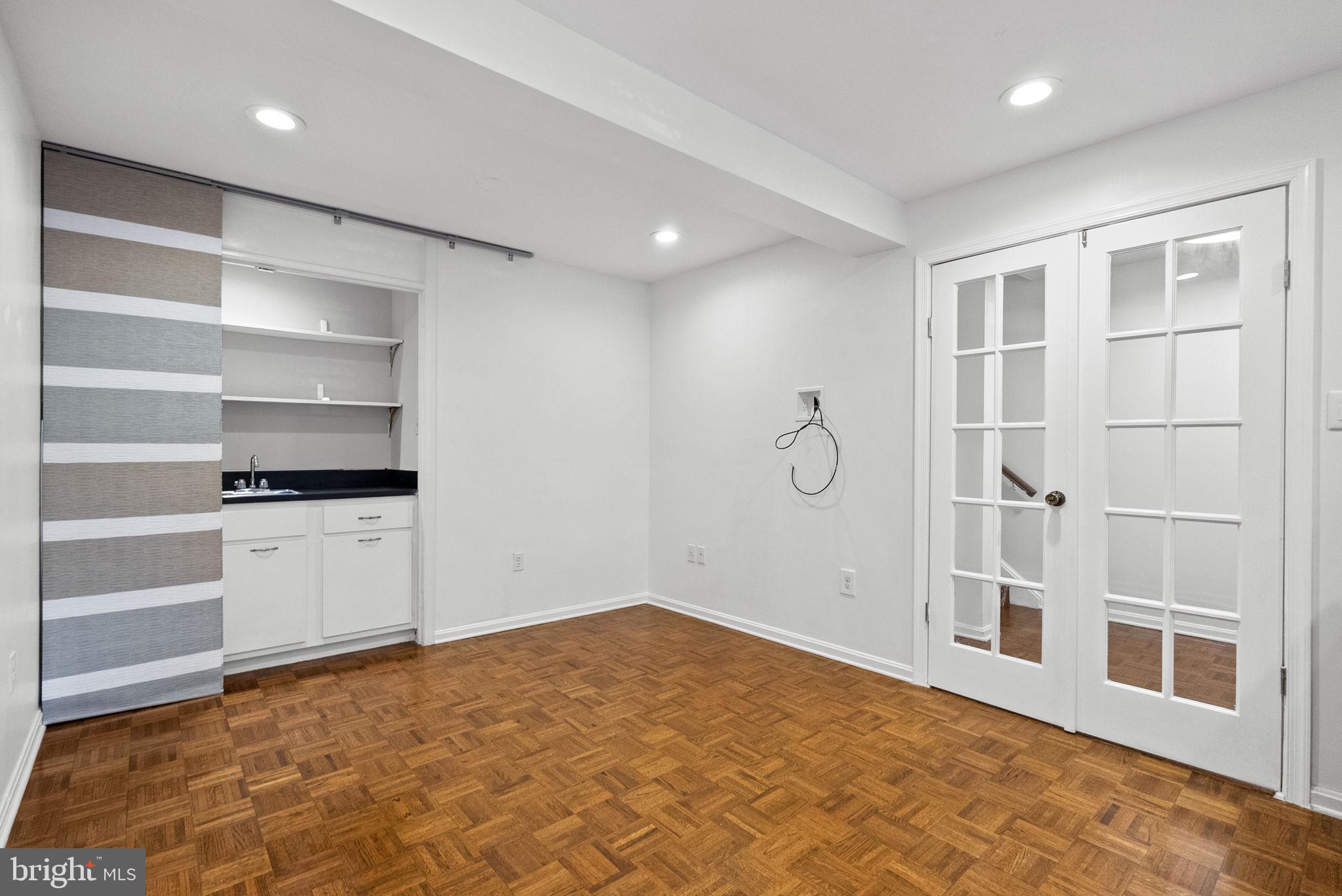 OLD TOWN ALEXANDRIA - Residential Lease