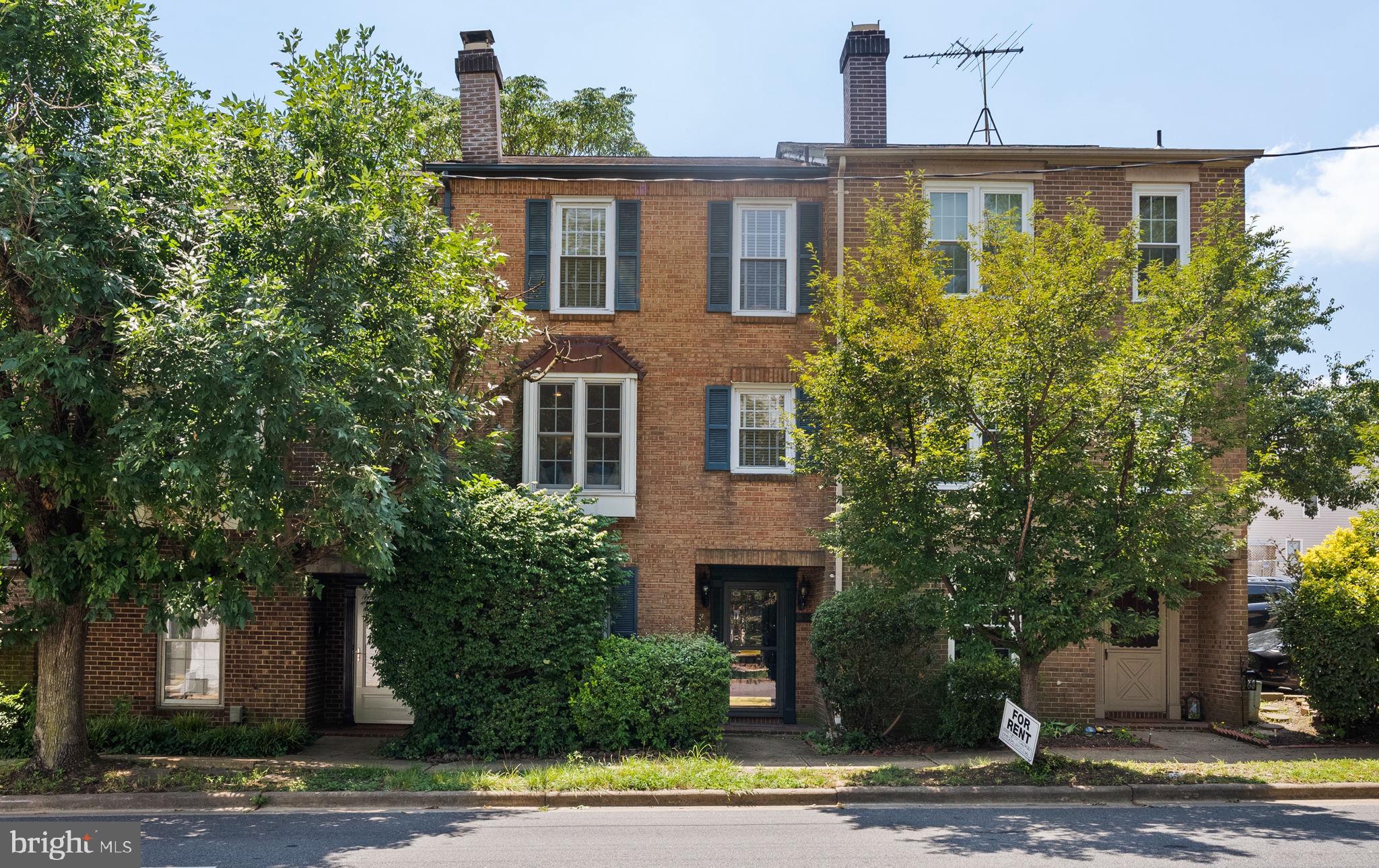 OLD TOWN ALEXANDRIA - Residential Lease