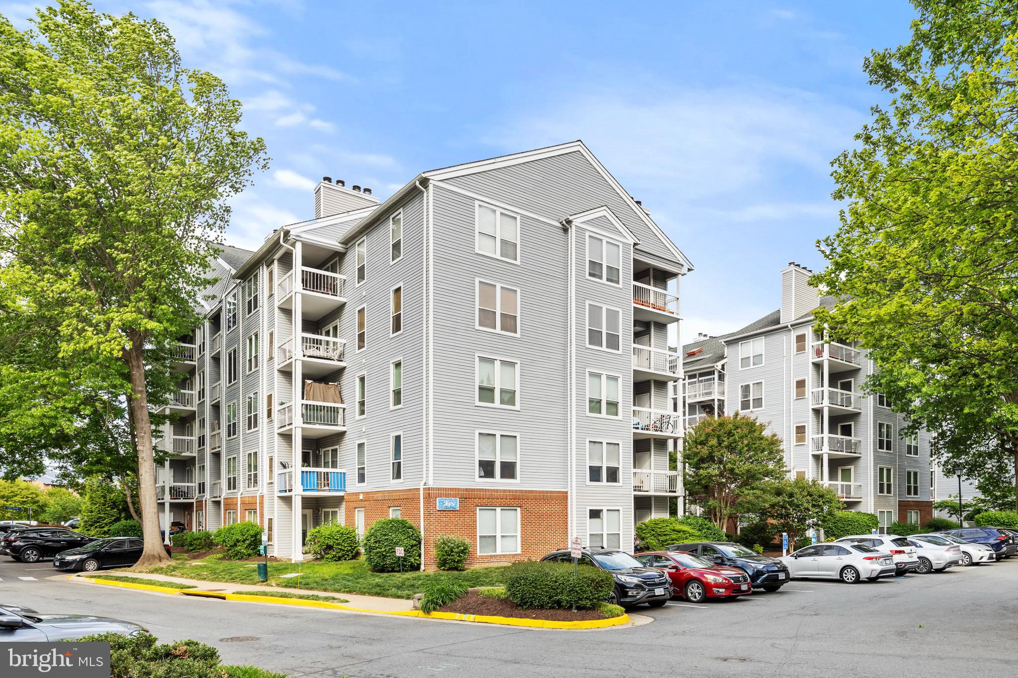 FOUR WINDS AT OAKTON - Residential