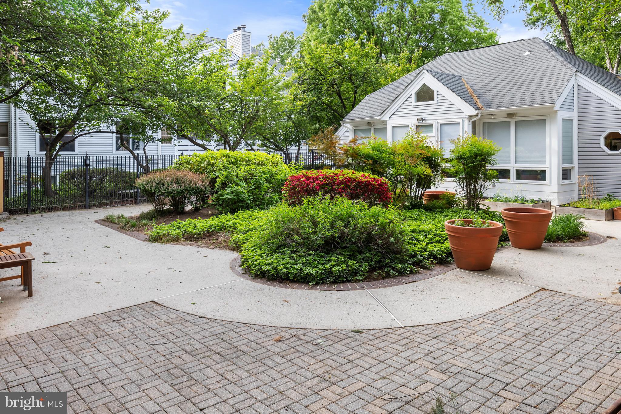 FOUR WINDS AT OAKTON - Residential