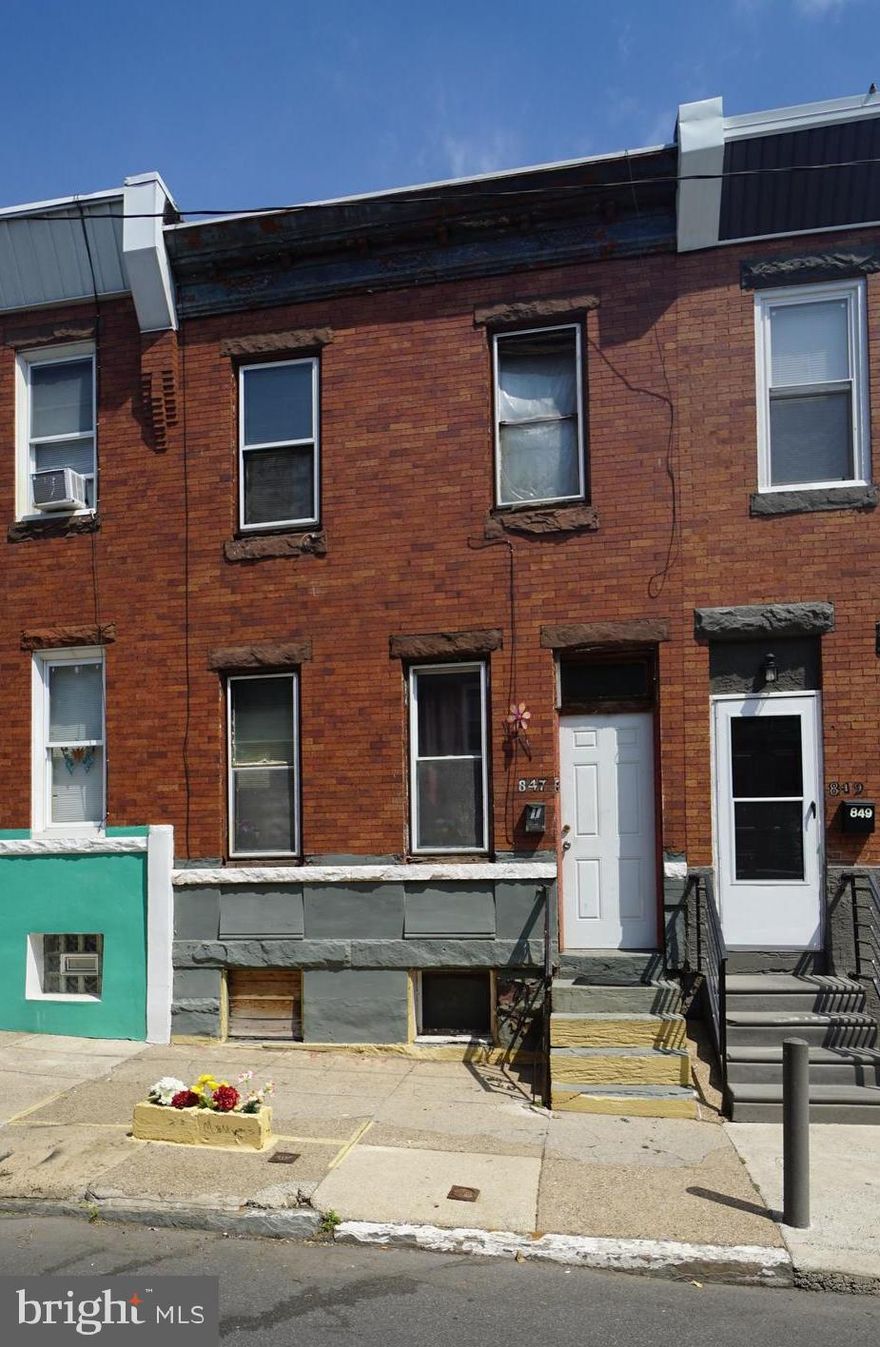 1 +1 duplex, separate utilities. Drive by only, no access to the property.
The buyer will be responsible for obtaining possession of the property upon closing. "As is" cash-only sale with no contingencies or inspections.