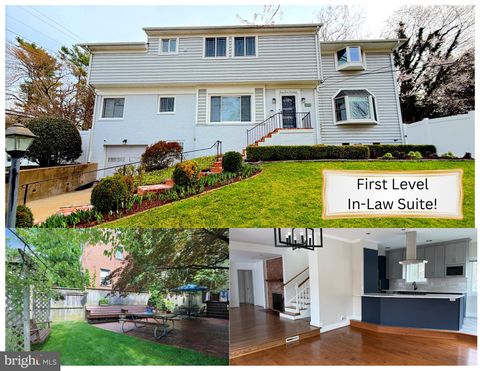 Photo of 4717 Edgefield Road, BETHESDA, MD 20814 (MLS # MDMC2225298)