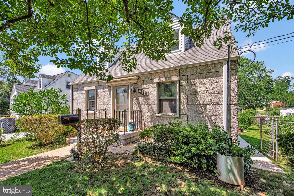 WASHINGTON SUBURBAN HOME - Residential