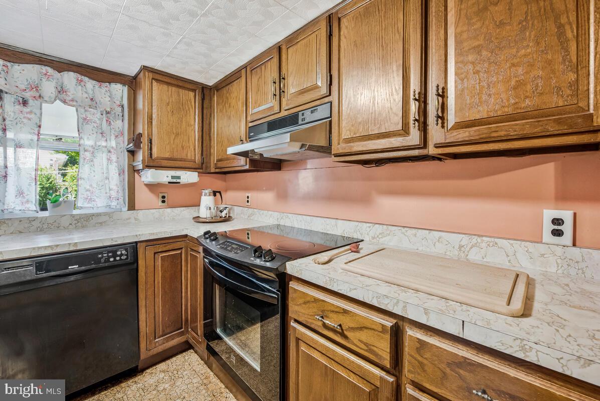 WASHINGTON SUBURBAN HOME - Residential