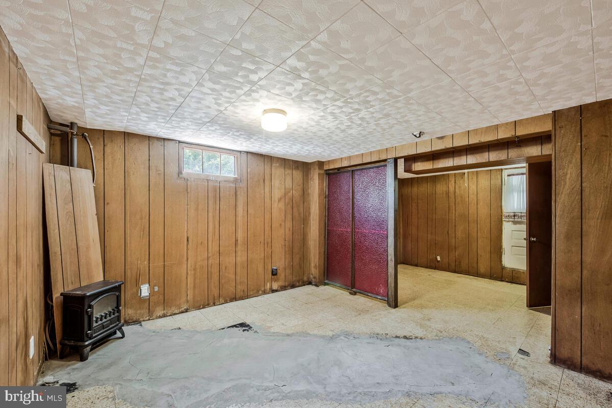 WASHINGTON SUBURBAN HOME - Residential