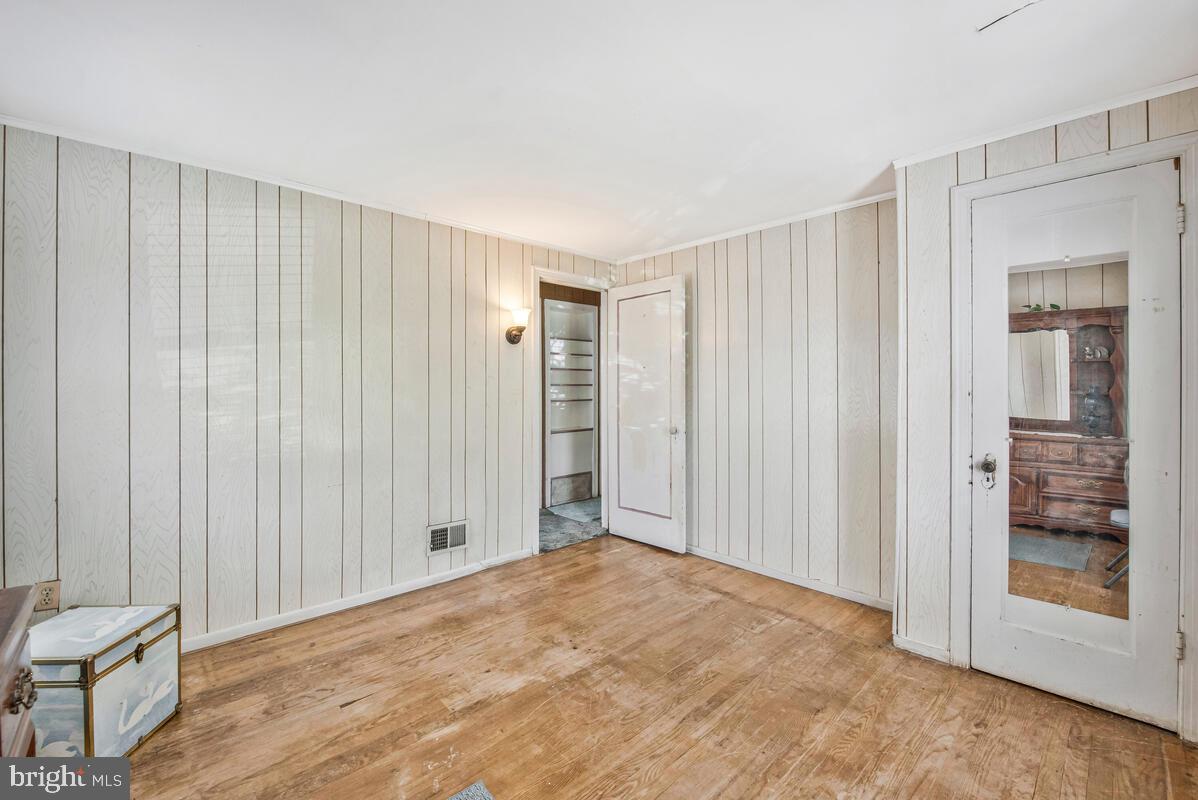 WASHINGTON SUBURBAN HOME - Residential