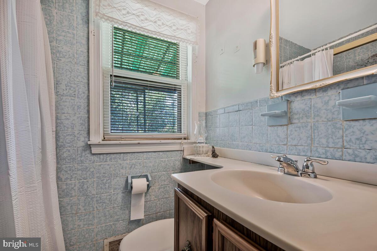 WASHINGTON SUBURBAN HOME - Residential