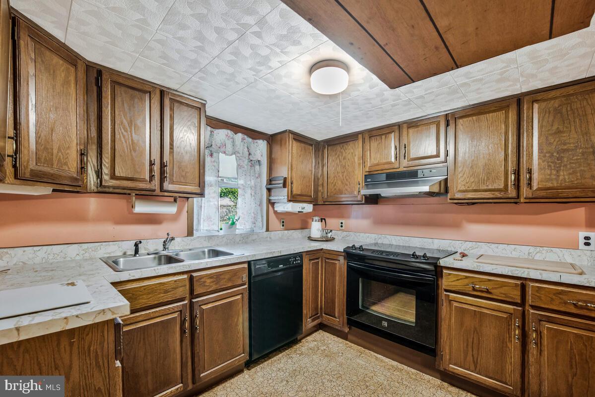 WASHINGTON SUBURBAN HOME - Residential