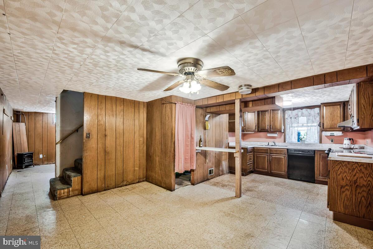 WASHINGTON SUBURBAN HOME - Residential