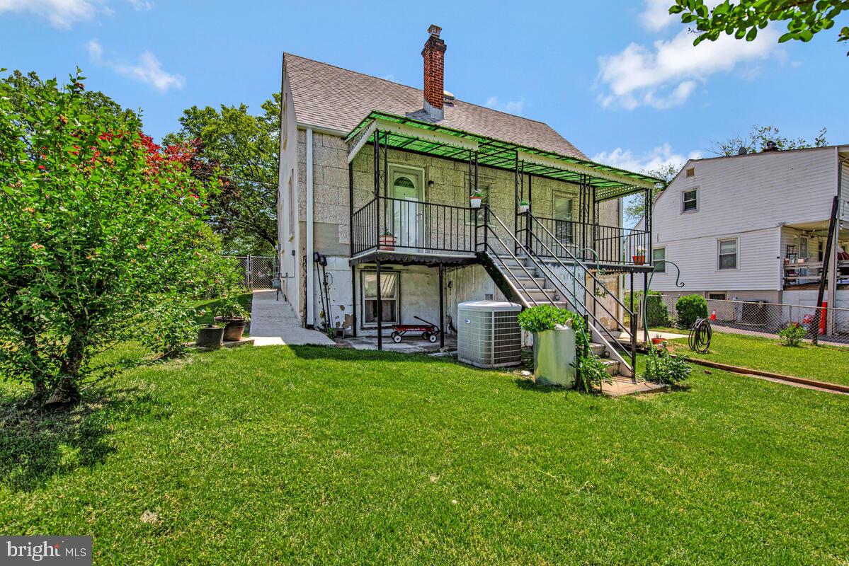 WASHINGTON SUBURBAN HOME - Residential