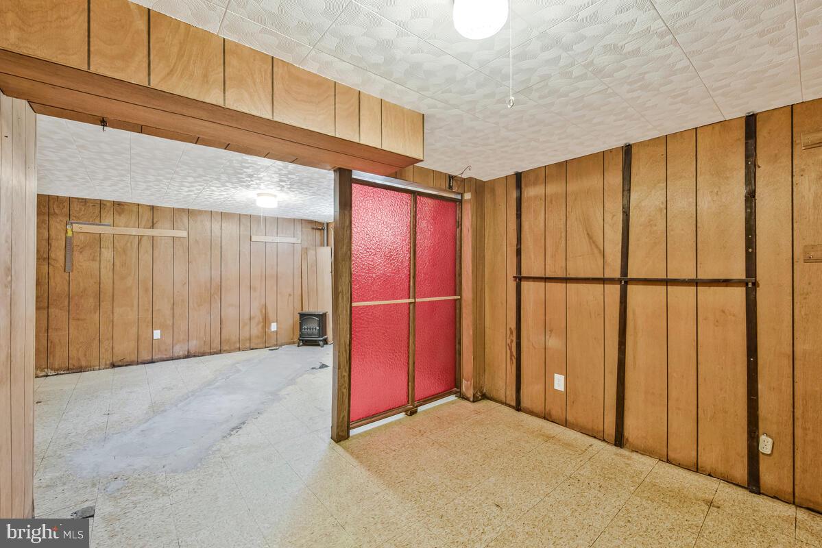 WASHINGTON SUBURBAN HOME - Residential