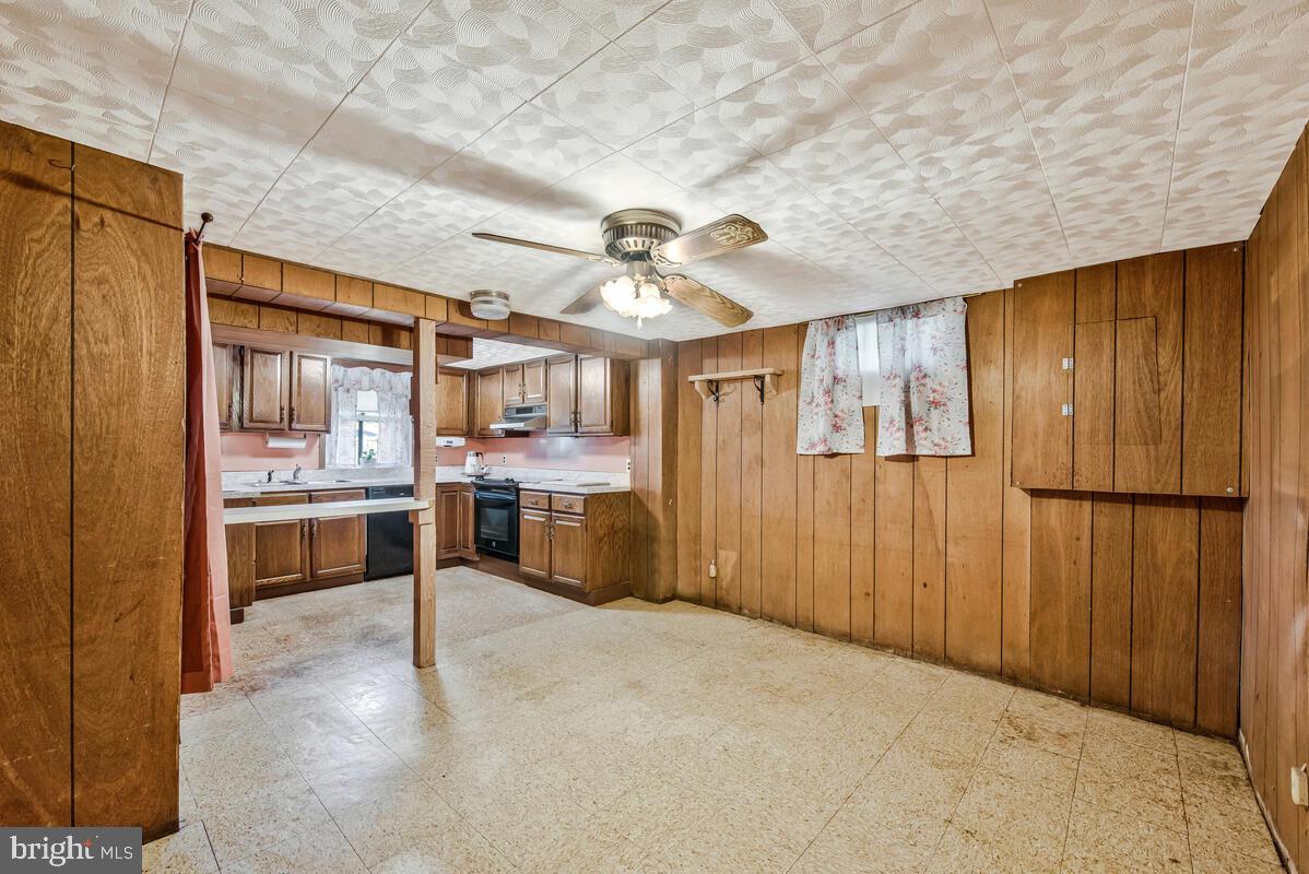 WASHINGTON SUBURBAN HOME - Residential