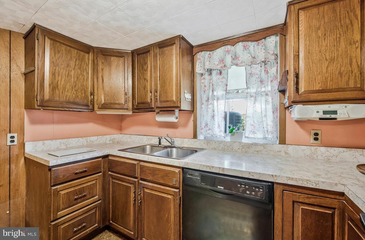 WASHINGTON SUBURBAN HOME - Residential