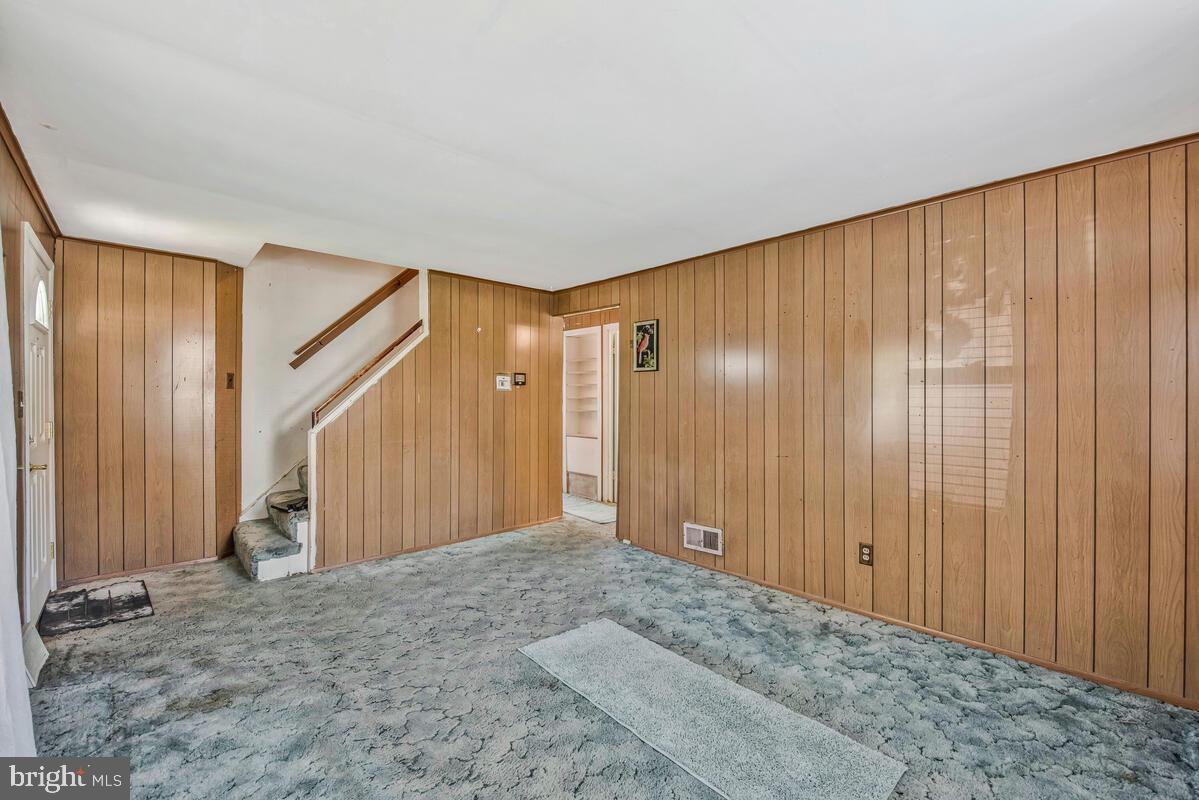 WASHINGTON SUBURBAN HOME - Residential