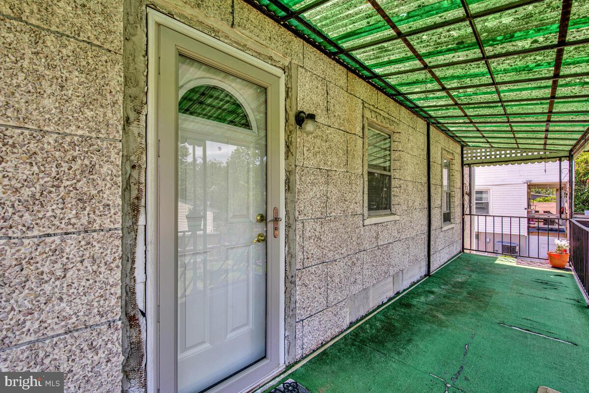 WASHINGTON SUBURBAN HOME - Residential