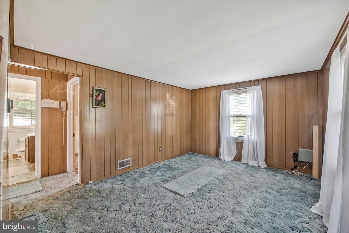 WASHINGTON SUBURBAN HOME - Residential