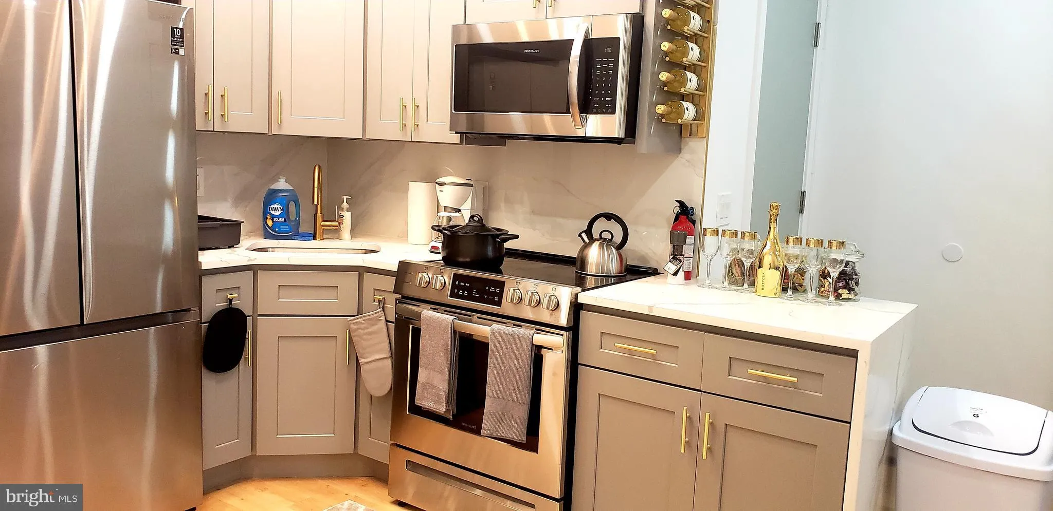 Philadelphia, Pennsylvania 19147, United States, 2 Bedrooms Bedrooms, ,2 BathroomsBathrooms,Residential,Active,9411