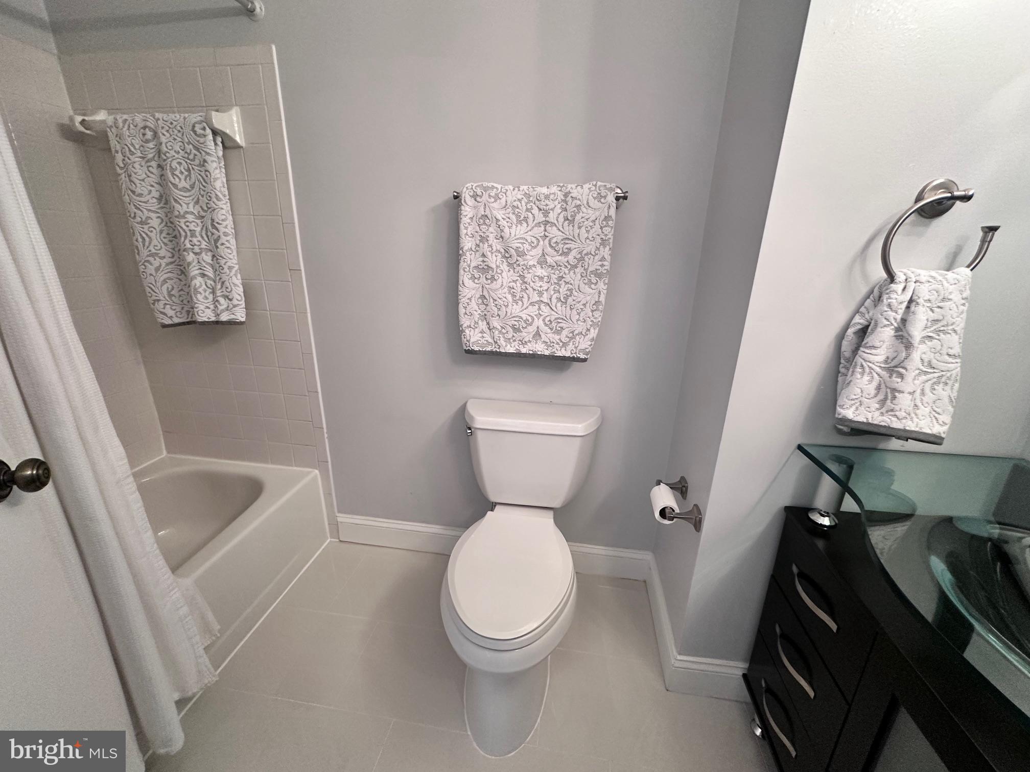 GREENFIELD COMMONS - Residential Lease