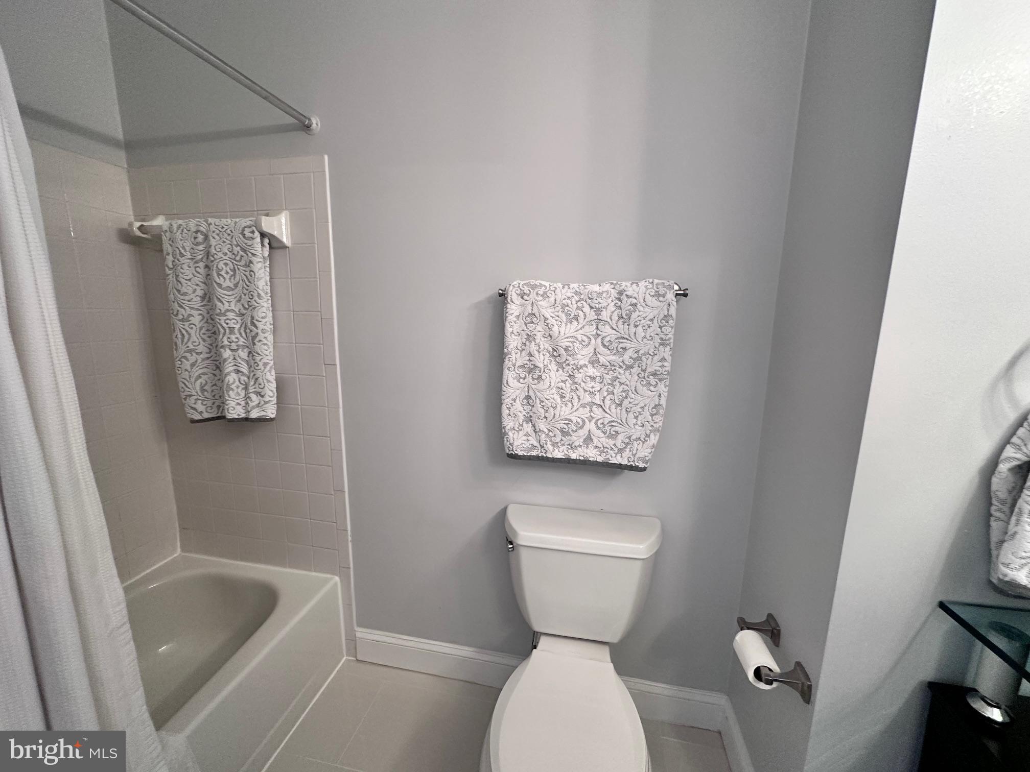 GREENFIELD COMMONS - Residential Lease