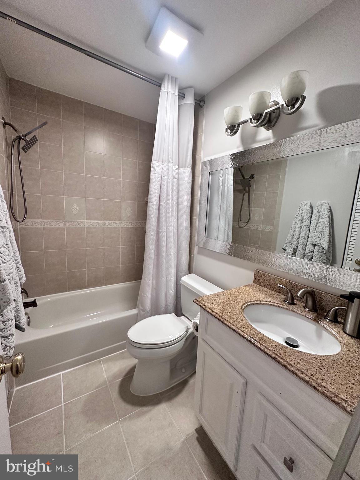 GREENFIELD COMMONS - Residential Lease