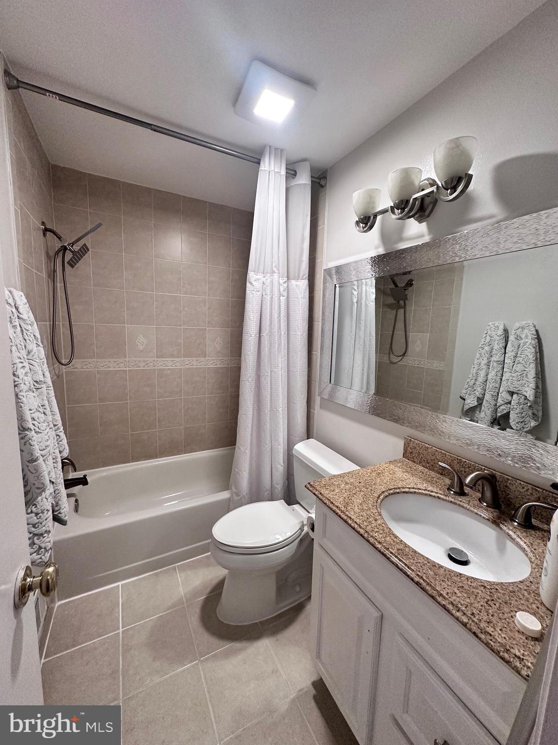 GREENFIELD COMMONS - Residential Lease